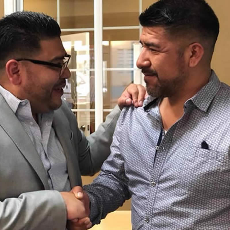 Testimonio en Fotos de Clientes Satisfechos 001