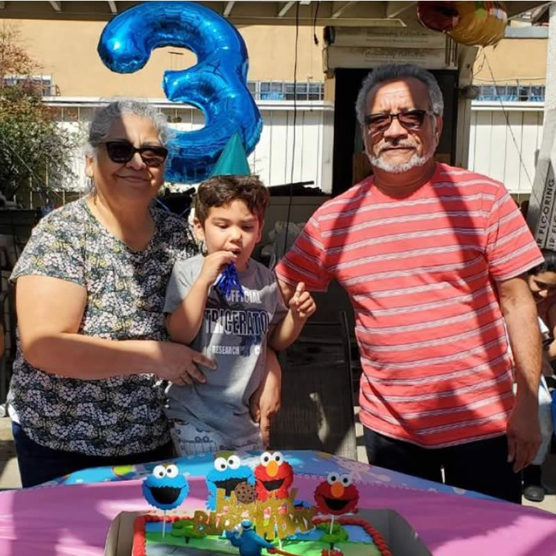 Testimonio en Fotos de Clientes Satisfechos 0012