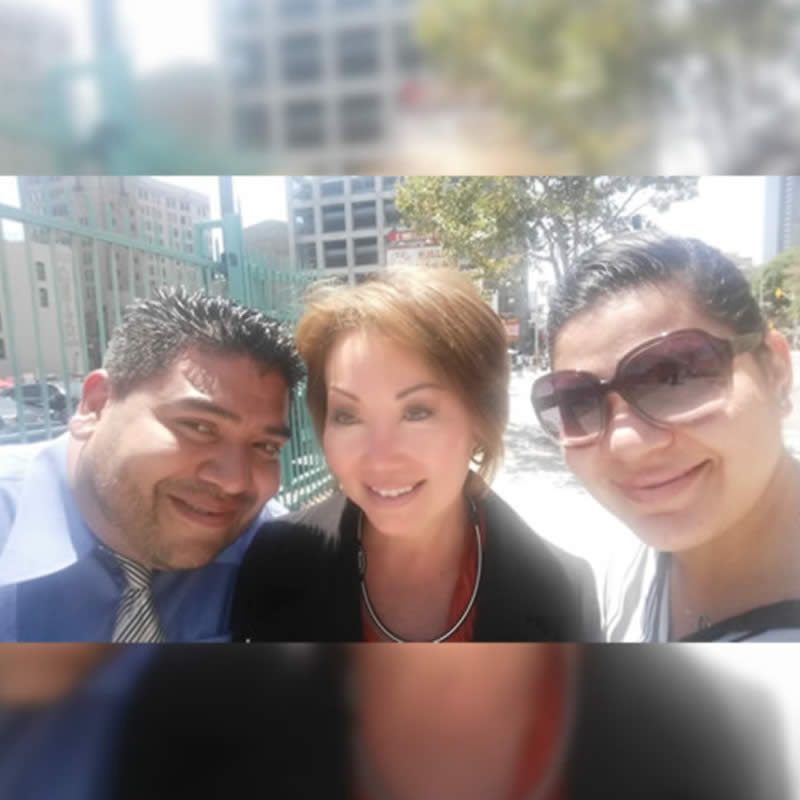 Testimonio en Fotos de Clientes Satisfechos 70
